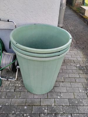 Wasserfässer zu verschenken 