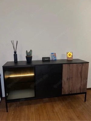 Moderne Kommode mit Beleuchtung