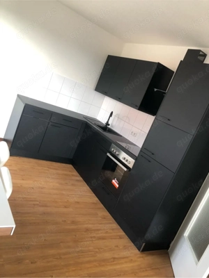 Moderne Einbauküche in Schwarz