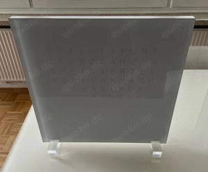 QLOCKTWO digitale Uhr im Originalkarton - wie neu