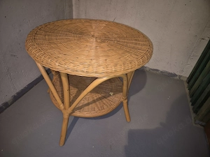 Bambus Gartenmöbelset mit 1 Tisch und 3 Stühlen.