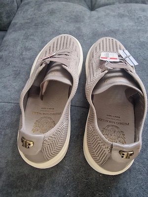 Neue Pedro Miralles Strick-Sneaker Gr. 41 beige