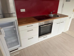 Attraktive 2-Zimmer-Wohnung mit Einbauküche und großem Balkon in Stuttgart Bad Cannstatt Bild 2