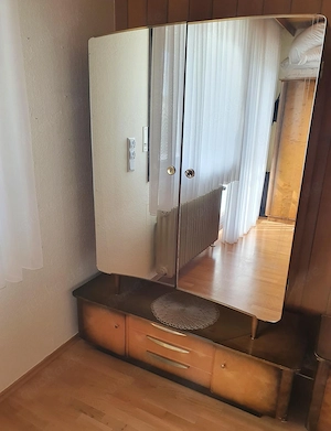 Spiegelschrank aus Oma's Zeit - zu verschenken