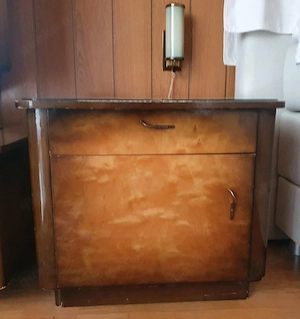 2 Nachttische aus Oma's Zeit - zu verschenken