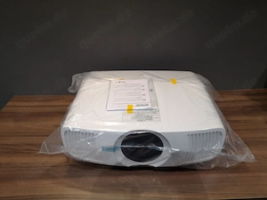 Epson EH-LS11000W + Halterung