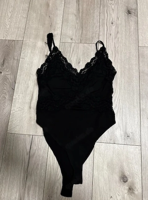 Spitzen Body oft getragen