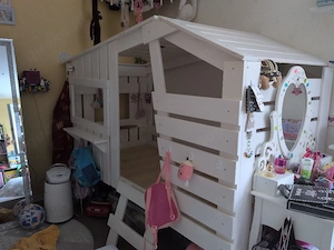 charmantes Haus hochbett mit Leiter