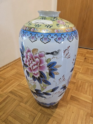 große Bodenvase mit Blumenmotiv Dekovase