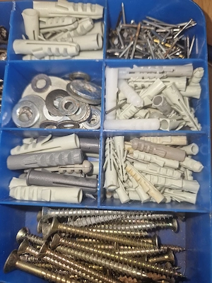 Schrauben Dübeln Nägel