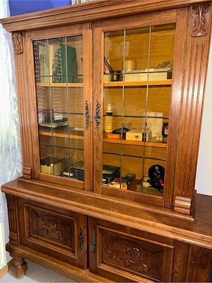 Verkaufe sehr alten Schrank  Bild 3