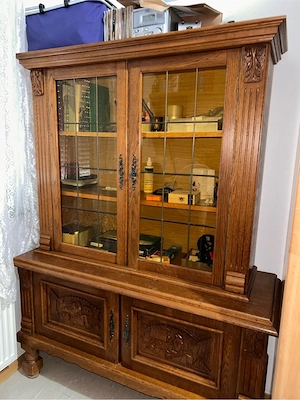 Verkaufe sehr alten Schrank  Bild 4