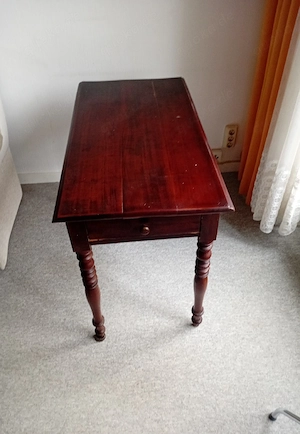massiver ,kleiner  Schreibtisch