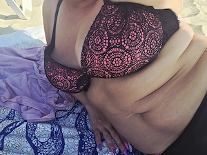 Mollig vollbusige Milf Bild 2