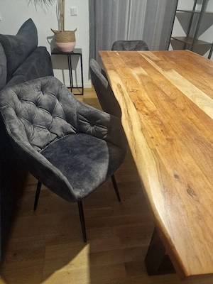 Esstisch mit Stühlen