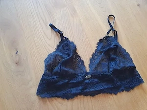 Niedliches Set mit Rosen, Millie: 85C und Höschen Größe M