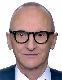 Charmanter Mann sucht Empathische Partnerschaft 