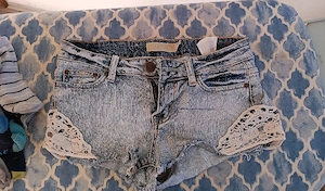 Jeans Shorts mit Spitze hellblau vintage used look