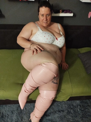 Geiler, privater, hemmungsloser Telefonsex mit heißem BBW-Girl!!