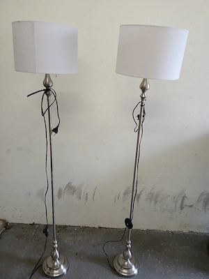2 Stehlampen aus Metall
