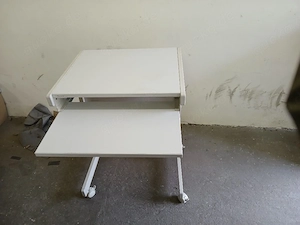 Computertisch aus Metall