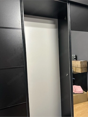 Schiebetürenschrank mit 4 Schubladen und Spiegel