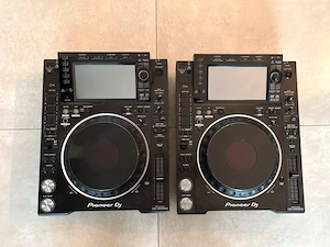 2x Pioneer CDJ 2000 Nexus 2 (NXS2)