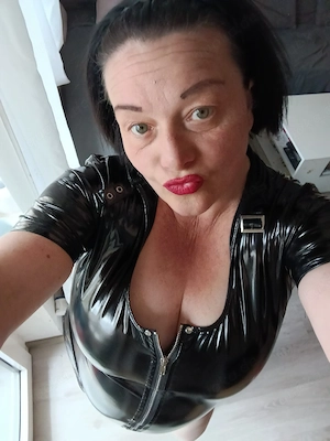 herrin xena !nur für maso sklaven ab 40 jahren!