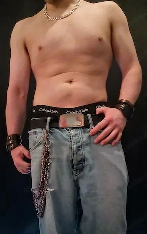 Kopfstoß Rocker sucht Goth Metal Rockerin sie