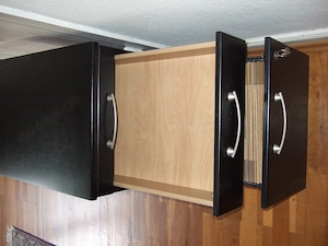 Büro-Schreibtisch mit Rollcontainer für Hängehefter, beides schwarz Bild 5