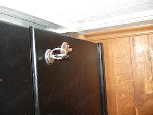 Büro-Schreibtisch mit Rollcontainer für Hängehefter, beides schwarz Bild 8