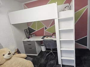 Hochbett mit Schreibtisch und Kleiderschrank 