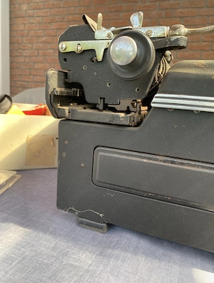 Vintage Schreibmaschine Triumph Standard 14   Deko oder funktionsfähig