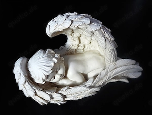 Schlafender Engel aus Keramik in matt-weißem Finish, 23 cm