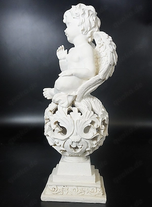 Puttenengelfigur aus Keramik auf Sockel in matt-weißem Finish, 35 cm hoch Bild 3