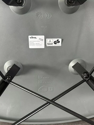 4 Vitra Eames Armchair grauschwarz