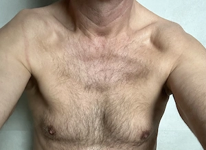 Nackt putzen für die Frau