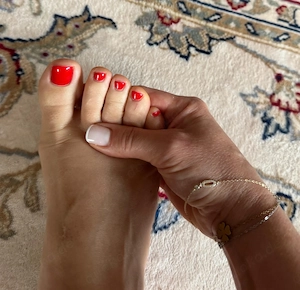 Wer steht auf exklusive Frauenfüße? 