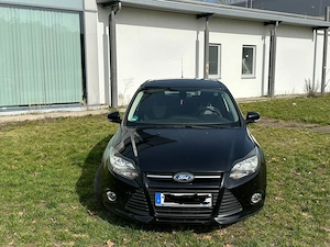 Ford Focus 2015 1.0 Sparsam TÜV 2 2027 Panorama Bluetooth
