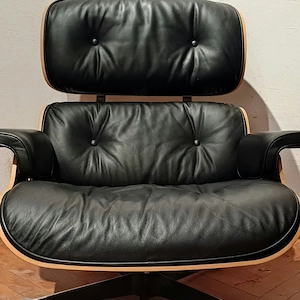 Vitra. Eames Lounge Chair & Ottoman Leder Schwarz Kirschbaum Top Zustand Vintage Bild 3