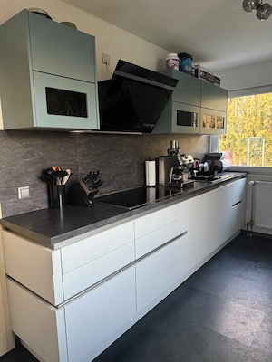 Hochwertige moderne Schreinerküche mit Siemens-Geräten