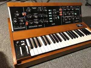 Moog Minimoog Model d, Reissue 2016, top