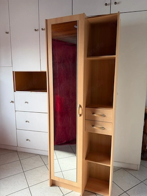 Schrank mit Spiegel, Schubladen und vielen Fächern