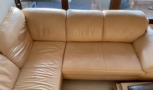 Ledereckcouch mit Federkern Farbe Apricot. Bild 3