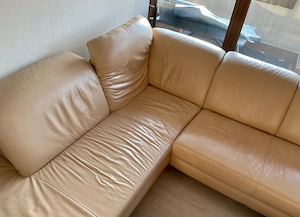 Ledereckcouch mit Federkern Farbe Apricot. Bild 2