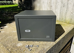 Möbelsafe Burg Wächter, verschraubbar, mit 2 Schlüsseln, fast neu, 35 x 25 x 30 cm