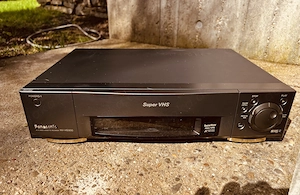 S-VHS Videorecorder Panasonic NV-HS900, defek,t zu verschenken