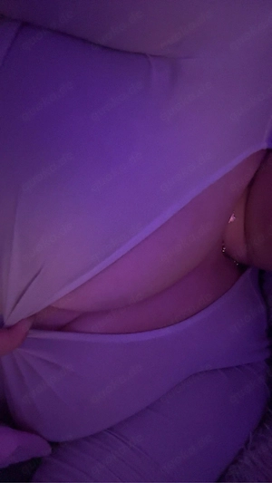 18 jährige verkauft bilder  videos 