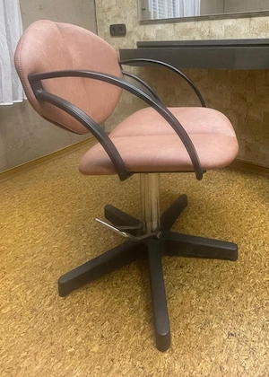 2x Friseurstühle pfirsichfarben