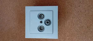 Steckdosen, Lichtschalter, Jalousieschalter von Gira, Sat-Anschluss